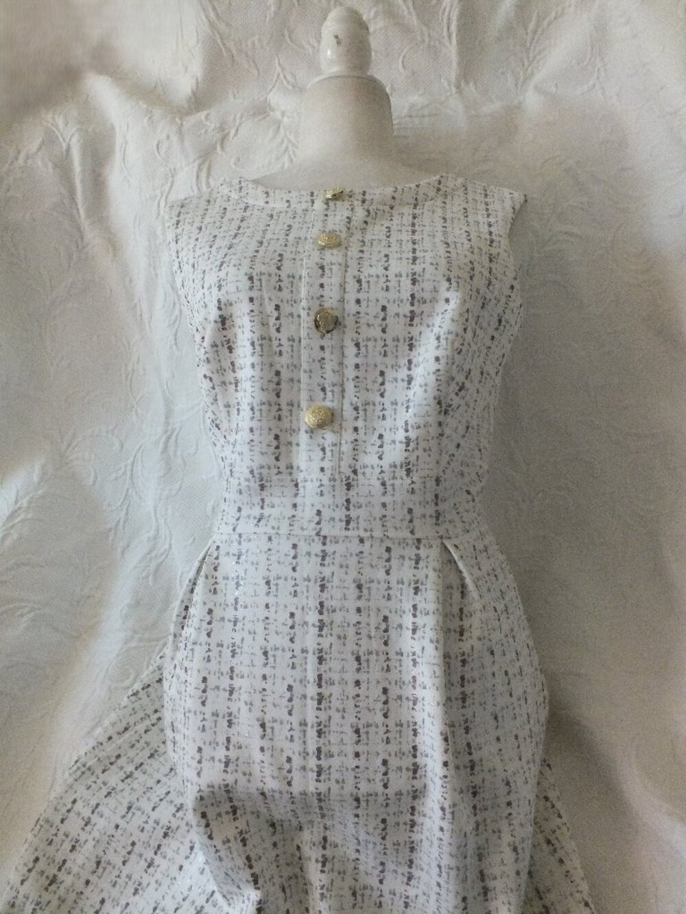 White Classic Sleeveless Dress Knee Length